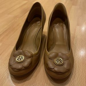 Tan Tory Burch wedges with flower detail